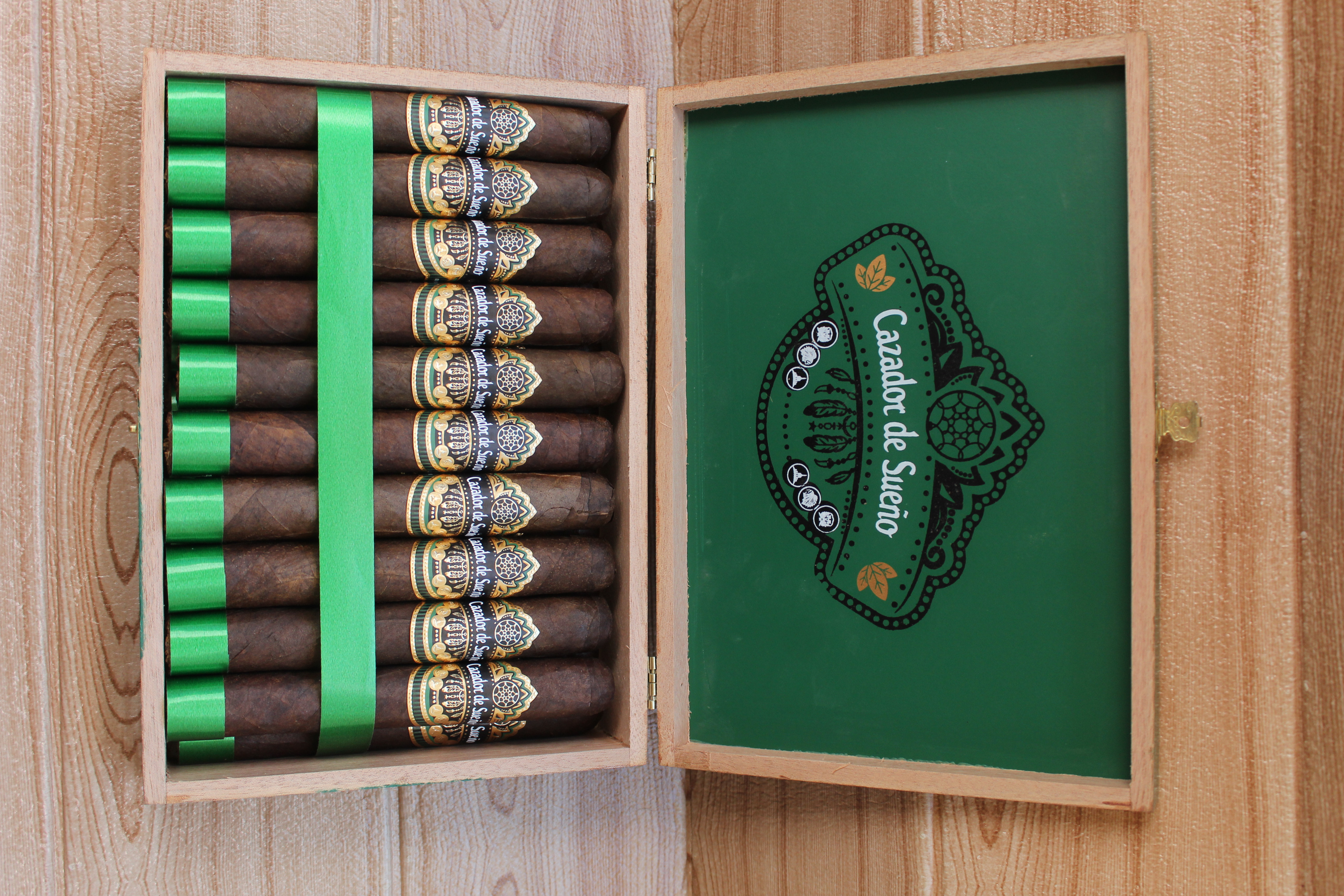 El Emperador — caja abierta