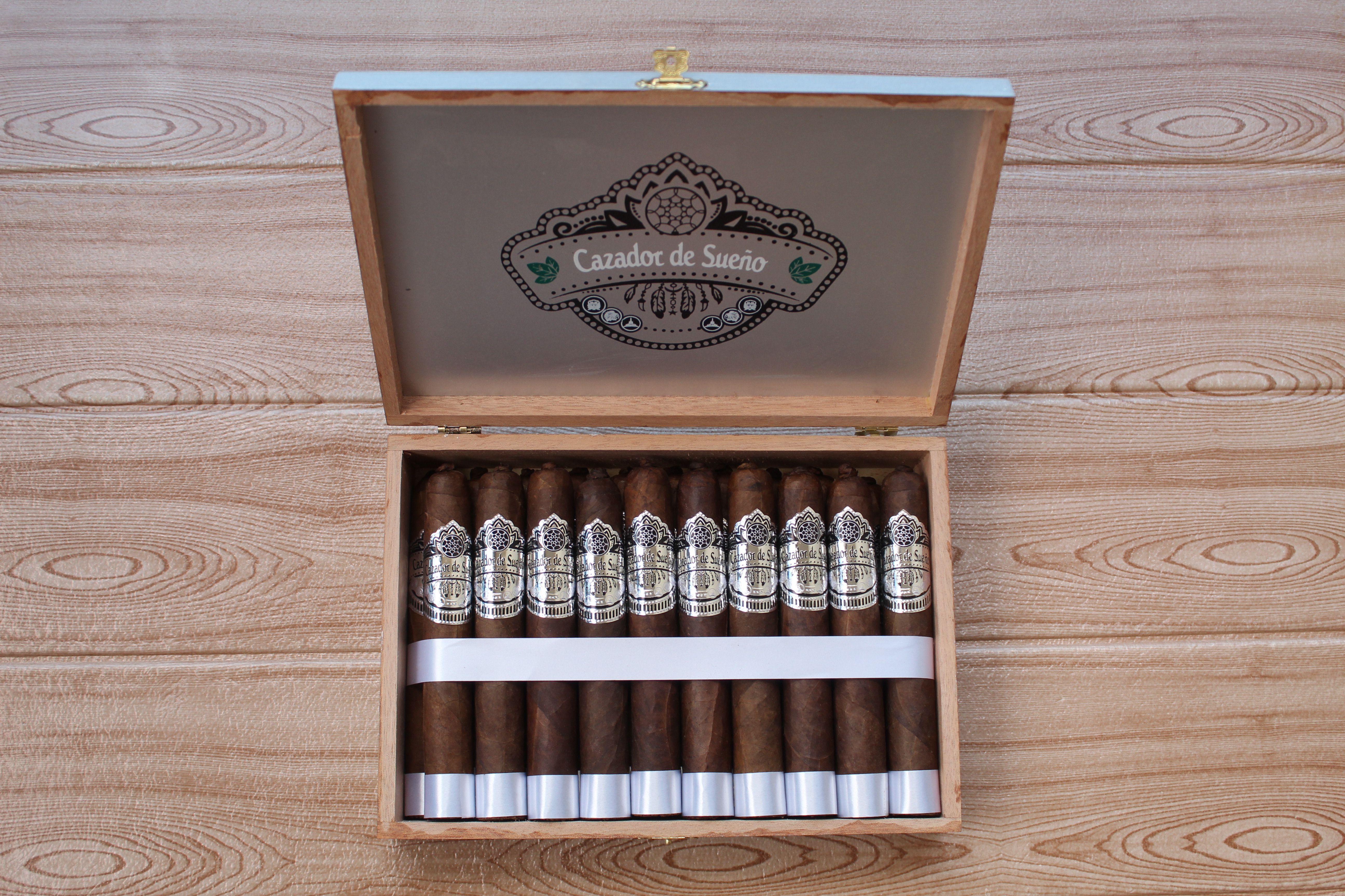 El Exquisito — caja abierta